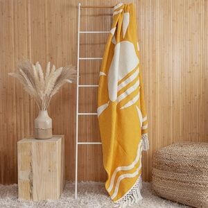 Peachy Parrot Yellow and White Throw Towel ☀️ NWT